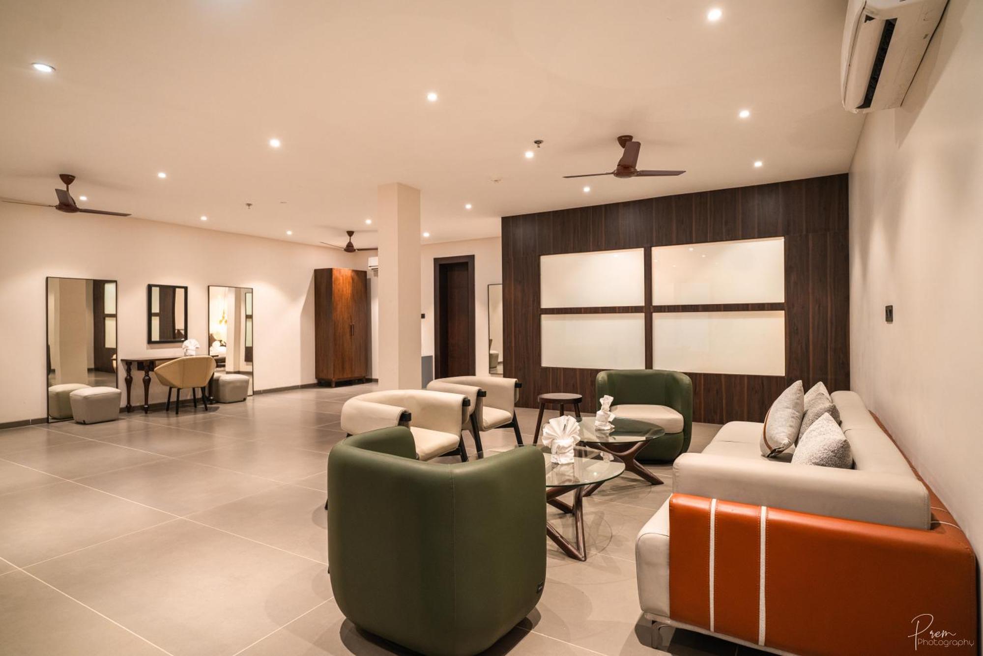 Hotel Omaya Garden Raipur  Exterior photo