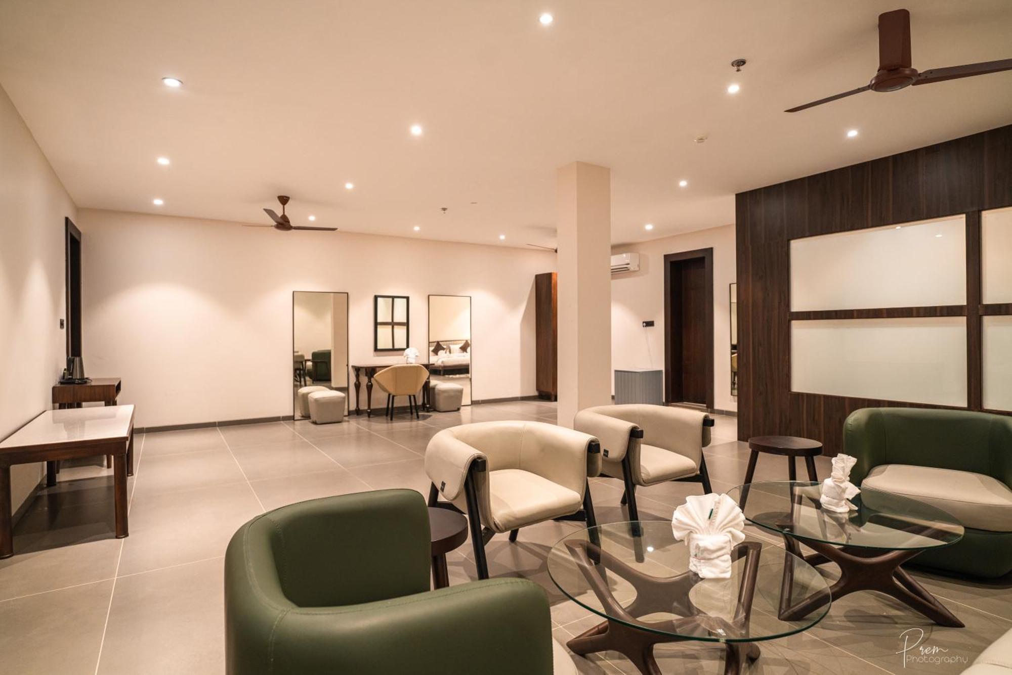 Hotel Omaya Garden Raipur  Exterior photo