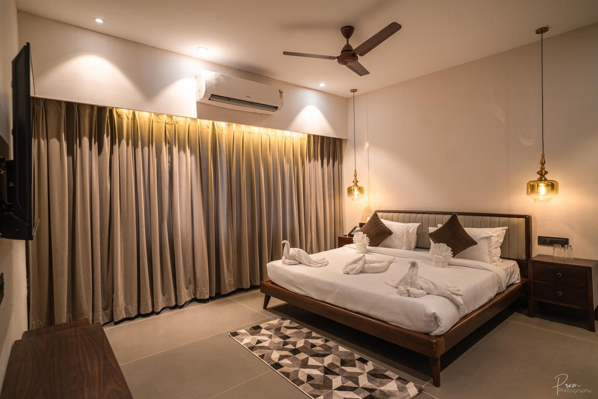 Hotel Omaya Garden Raipur  Exterior photo